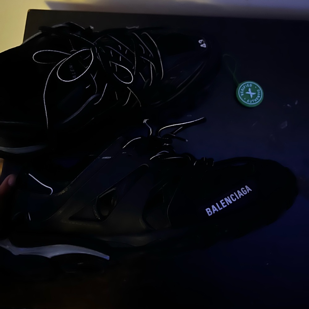 Balenciaga track led